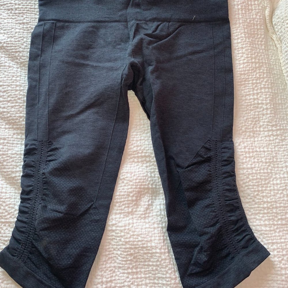 Lululemon Size 4 Leggings - Below Knee